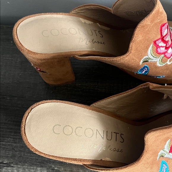 Coconuts by Matisse Tan Floral Embroidered Mules Size 9.5 - Picture 2 of 7